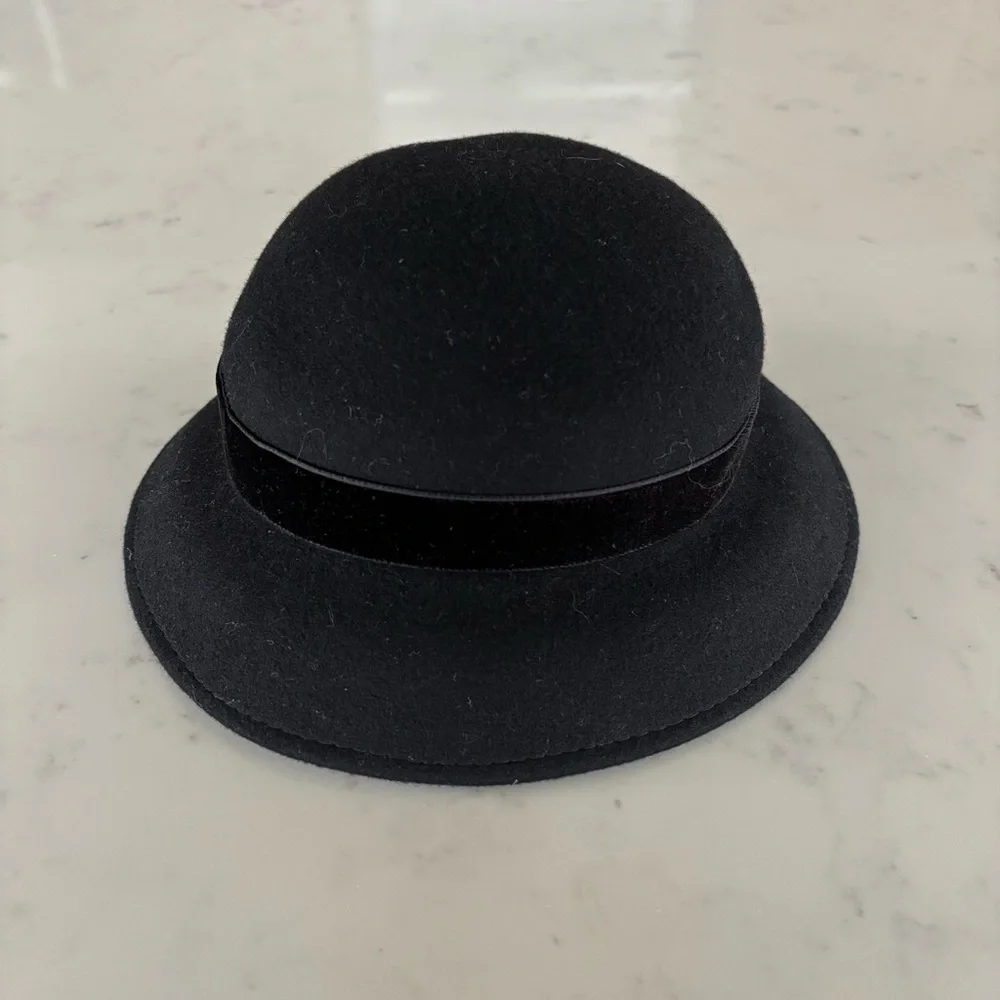 Carole‎ Amper Black Velvet Hat